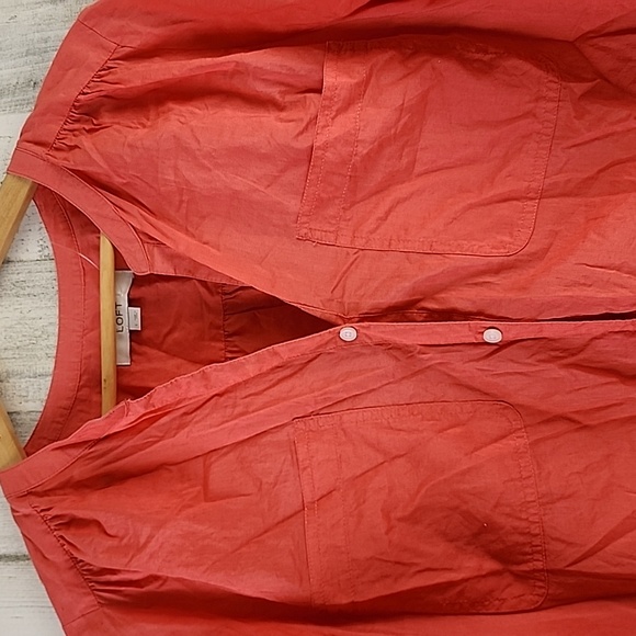 LOFT coral v neck button up tunic top tab sleeves 2 patch pockets Size Large - Picture 2 of 6